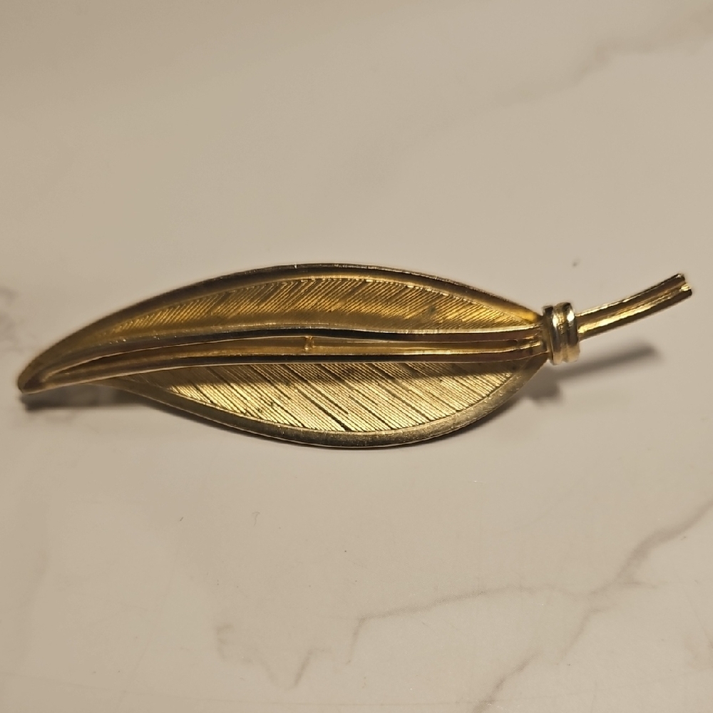 Vintage CORO Leaf Brooch